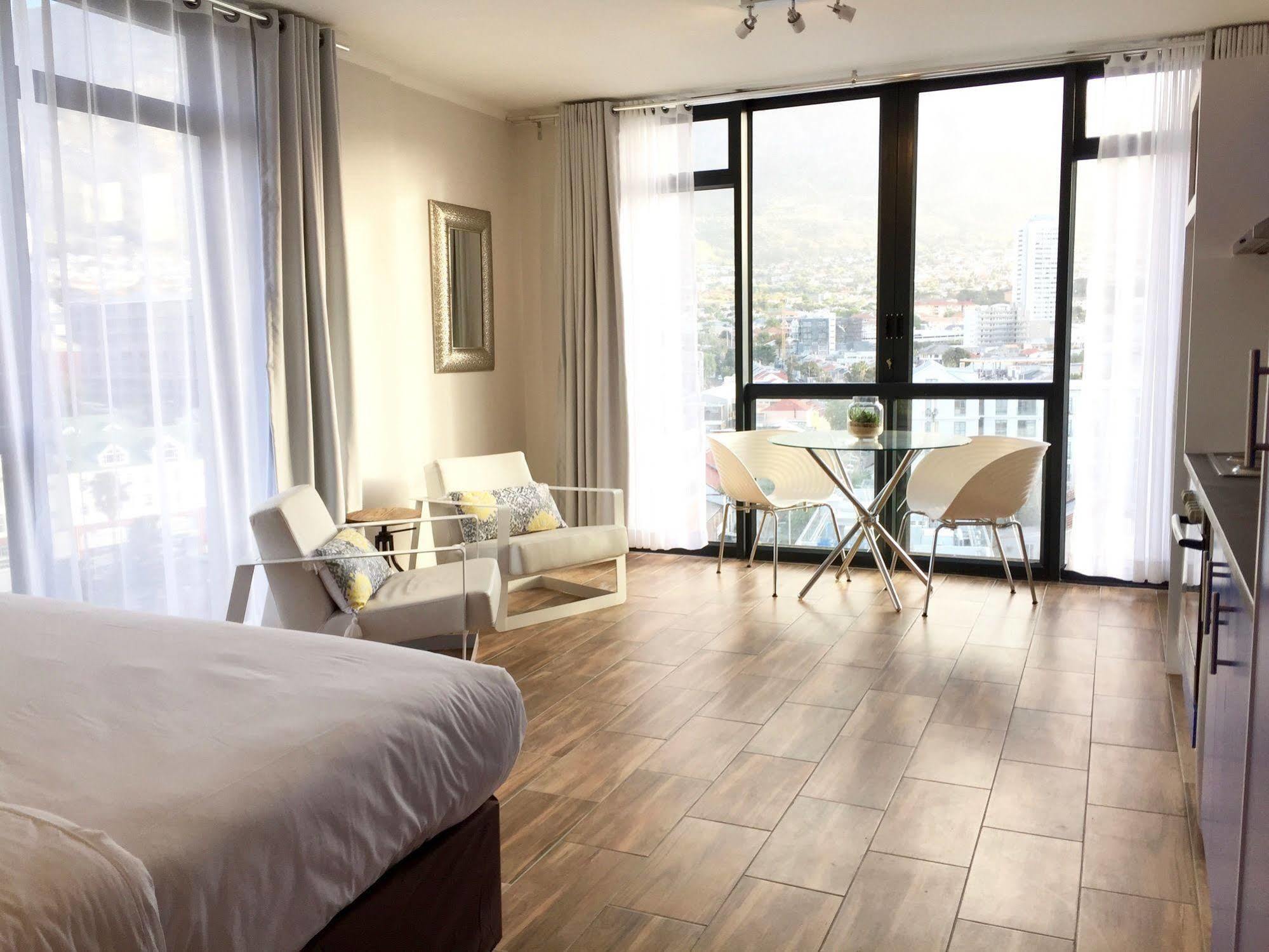 Urban Oasis At The Four Seasons *
